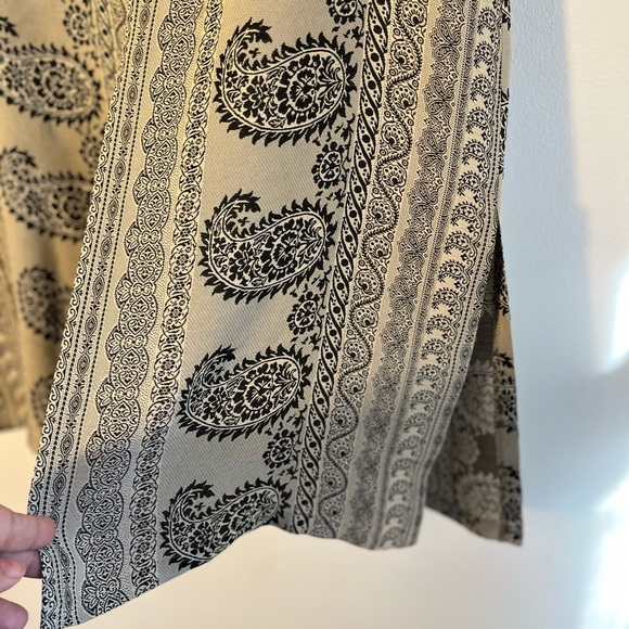 Max & Mabel short sleeve blouse with embellished closures - Picture 5 of 8